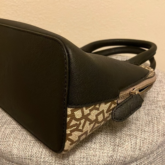 EUC Dkny bag - Picture 8 of 14